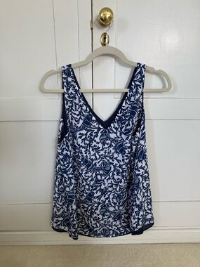 Lilly Pulitzer Navy and White Printed V-Neck Women's Tank Top